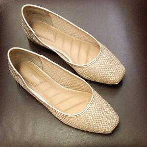 📌Kelly & Katie, Women's Metallic Gold Ballerina Flats, Size 8 M, MINT Condition